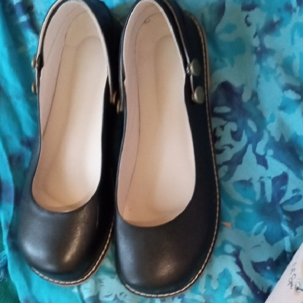 Black Flat Shoes